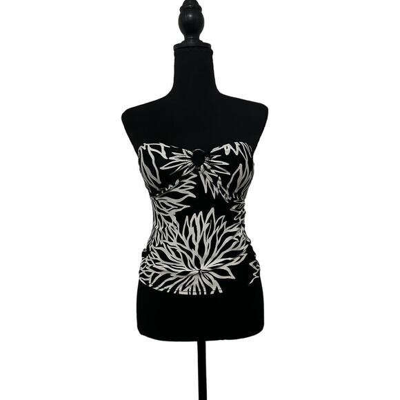 Swimsuit top great condition brand - Picture 1 of 4